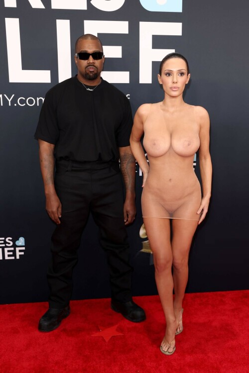 BiancaCensori_KanyeWest_2025GrammyAwards_14da079e71374ab6ae.jpeg