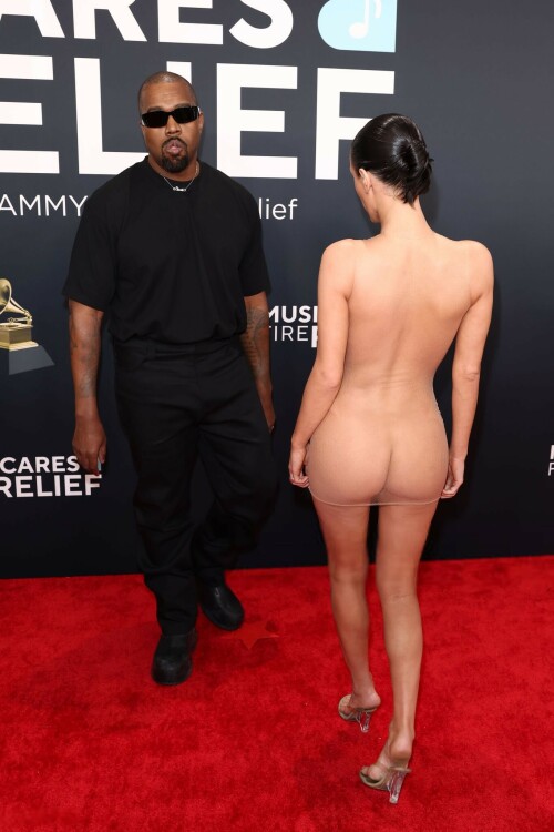 BiancaCensori_KanyeWest_2025GrammyAwards_18a454c25712ade4e6.jpeg