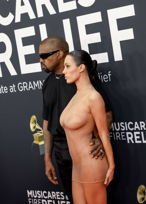 BiancaCensori_KanyeWest_2025GrammyAwards_275a365918e224cdf1.jpeg