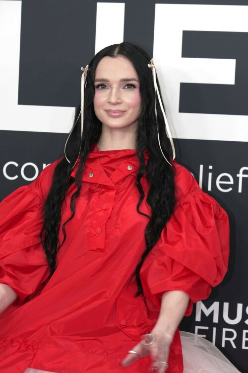 Poppy_2025GrammyAwards_19db70f35a3babd693.jpeg