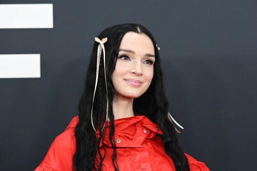 Poppy_2025GrammyAwards_2e4eeccff1bc8a44e.jpeg