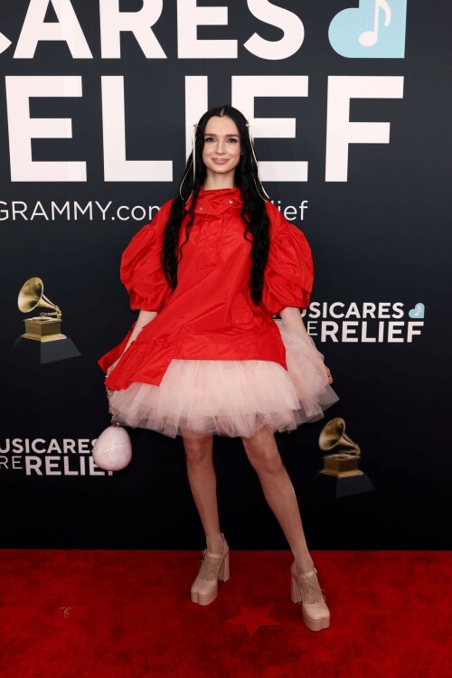 Poppy_2025GrammyAwards_71f317193cbf48b32.jpeg