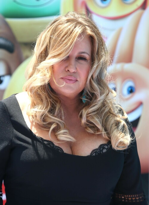 jennifer-coolidge-23-07-2017-272ae7a25fb9b5bc5.jpeg