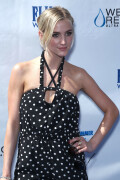 AshleeSimpson_FijiWater_Sept82012_157d4d2678269c7b0d