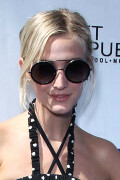 AshleeSimpson_FijiWater_Sept82012_27b4569c07652dc033