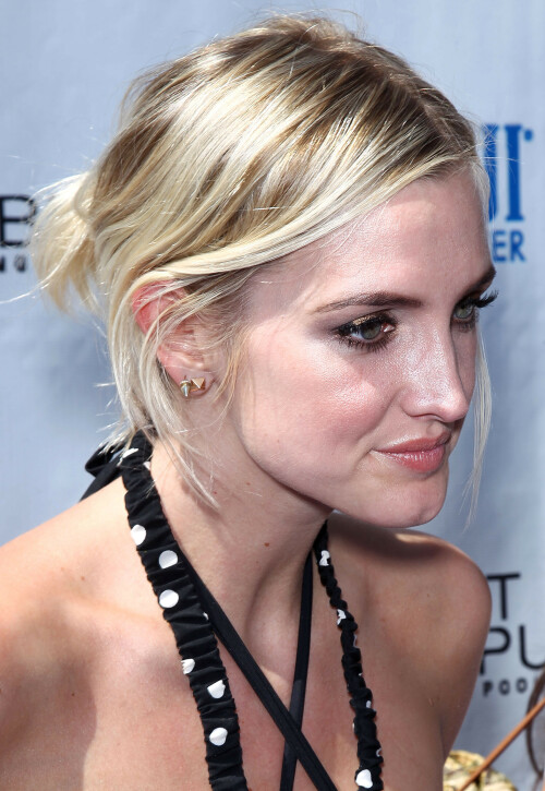 AshleeSimpson_FijiWater_Sept82012_30ca3ed93e70d10960.jpeg