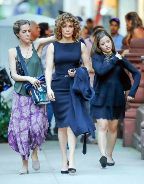 JenniferLopez_Shades_Set_May192017_3987a15c3607e8888b.jpeg
