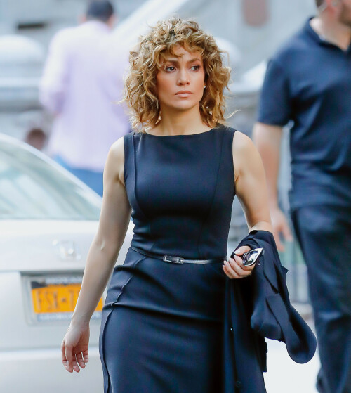 JenniferLopez_Shades_Set_May192017_4140ecf4fb82b3302b.jpeg
