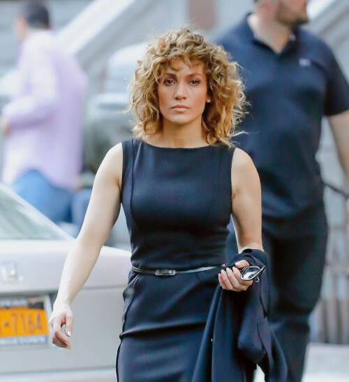 JenniferLopez_Shades_Set_May192017_520649d535a828cb22.jpeg
