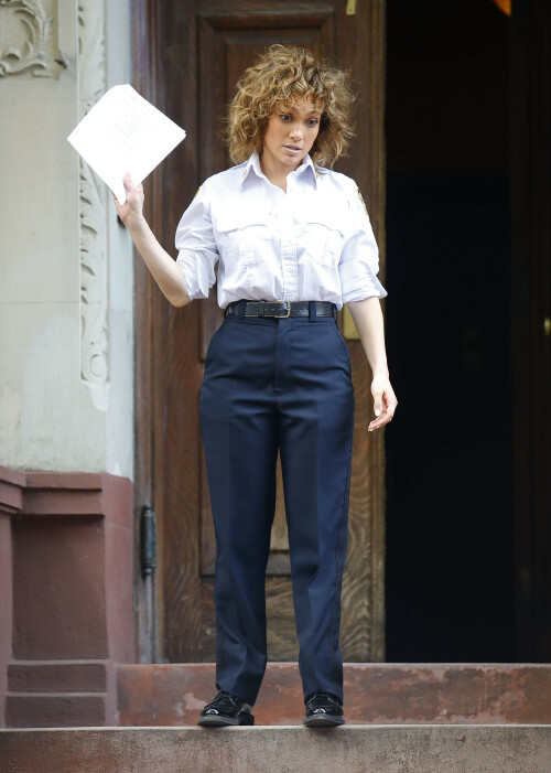 JenniferLopez_Shades_Set_May192017_653b3b3cd8e0bcddb.jpeg