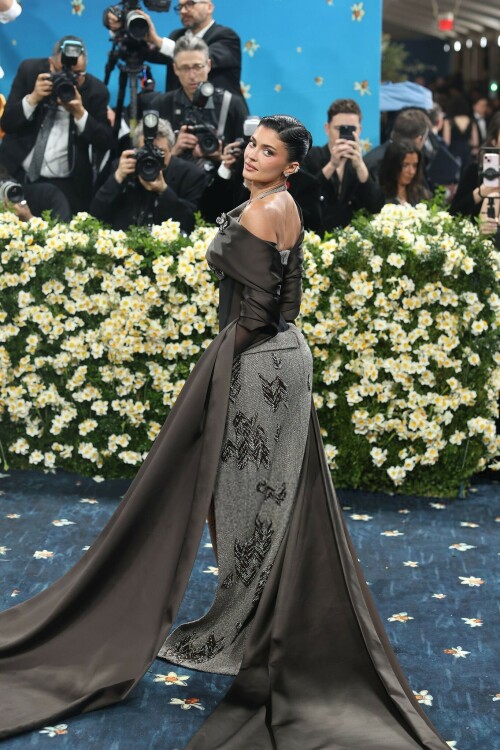 KylieJenner_MetGala2025_HQPics.Space_1029a6cd432380df8cb.jpeg