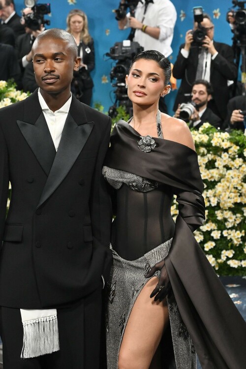 KylieJenner_MetGala2025_HQPics.Space_106ff4de4e60bee7b50.jpeg