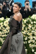 KylieJenner_MetGala2025_HQPics.Space_109e703f200e4f20bf0