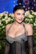 KylieJenner_MetGala2025_HQPics.Space_110f3942d7b7bcc77b0