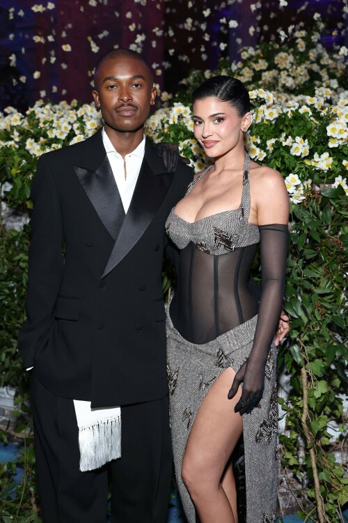 KylieJenner_MetGala2025_HQPics.Space_1123e78355692613a73.jpeg