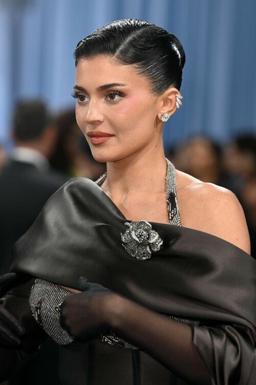 KylieJenner_MetGala2025_HQPics.Space_1246b2813b0ecb676f9.jpeg