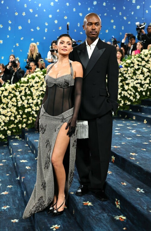 KylieJenner_MetGala2025_HQPics.Space_12634fb354be1cfbe85.jpeg