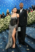 KylieJenner_MetGala2025_HQPics.Space_12634fb354be1cfbe85