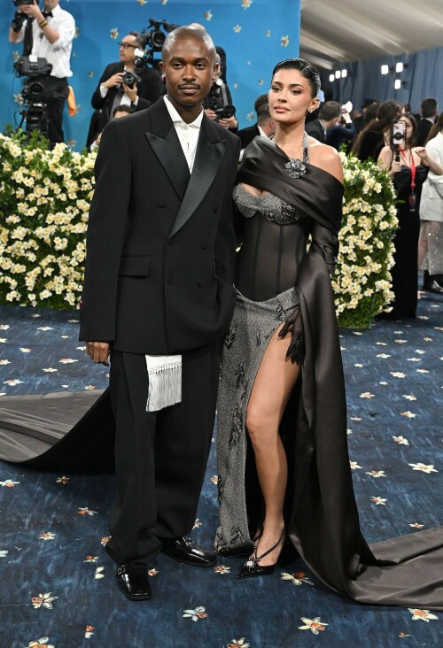 KylieJenner_MetGala2025_HQPics.Space_13045522d350ad6e6c8.jpeg