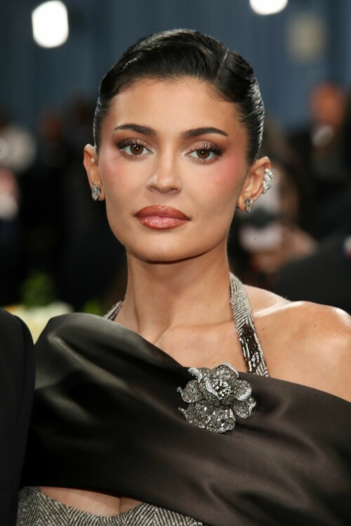 KylieJenner_MetGala2025_HQPics.Space_15022d81e4a7eaf02d.jpeg