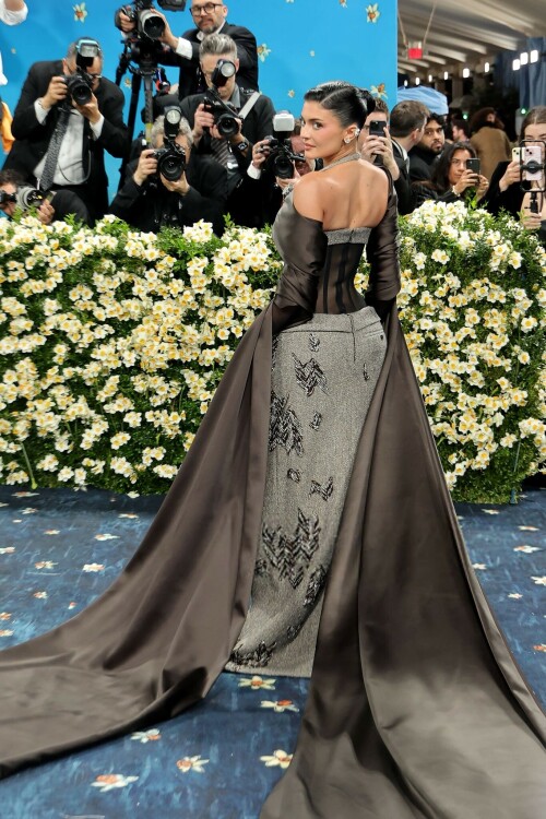KylieJenner_MetGala2025_HQPics.Space_15432e8cb3333047bed.jpeg