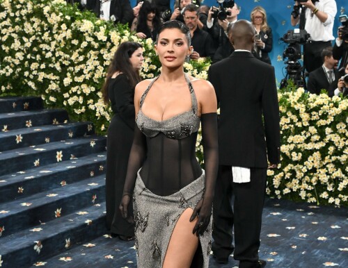 KylieJenner_MetGala2025_HQPics.Space_15556b0ca82d7bbbf0e.jpeg