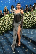 KylieJenner_MetGala2025_HQPics.Space_158141291f3041d35a5