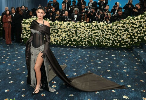 KylieJenner_MetGala2025_HQPics.Space_1596b64be3a16a674fa.jpeg