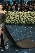 KylieJenner_MetGala2025_HQPics.Space_1596b64be3a16a674fa