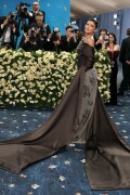 KylieJenner_MetGala2025_HQPics.Space_167a96c791029d75b4d