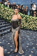 KylieJenner_MetGala2025_HQPics.Space_1711242b176d896b939