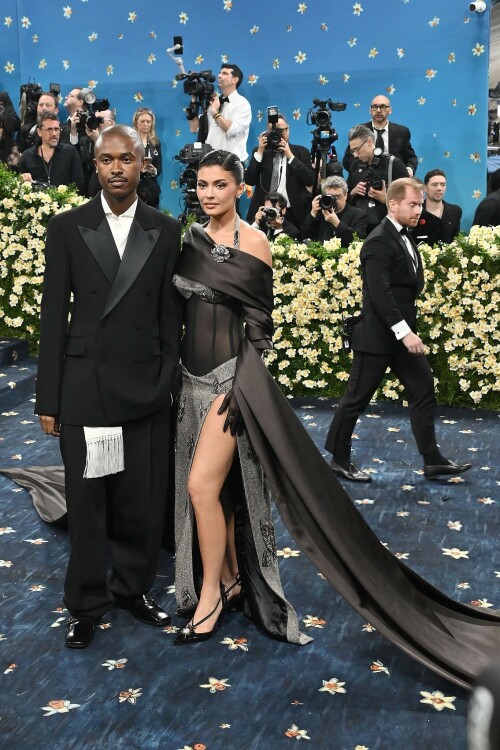 KylieJenner_MetGala2025_HQPics.Space_172367ede73b1a1d932.jpeg