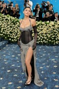 KylieJenner_MetGala2025_HQPics.Space_185f1216a323c5c34ff