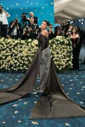 KylieJenner_MetGala2025_HQPics.Space_186b102f30bc7533862