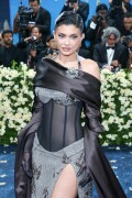 KylieJenner_MetGala2025_HQPics.Space_188cf60e1229bc696d