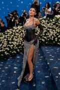 KylieJenner_MetGala2025_HQPics.Space_188fa8a3f955d2ba57f