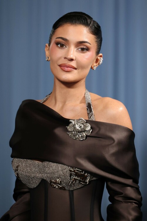 KylieJenner_MetGala2025_HQPics.Space_19801d7d0745975ab2.jpeg