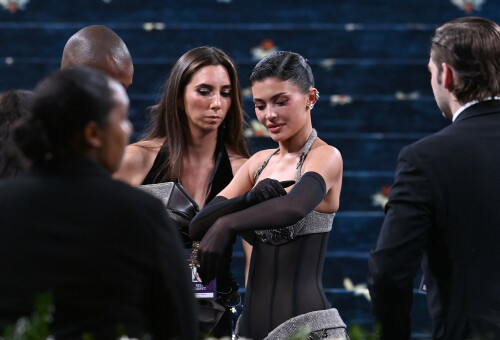 KylieJenner_MetGala2025_HQPics.Space_199dd7ea0b148496549.jpeg