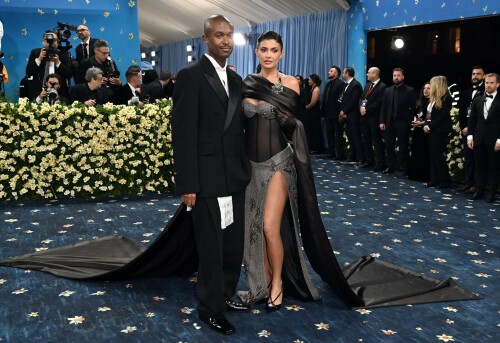 KylieJenner_MetGala2025_HQPics.Space_201dd5762af4fe959f8.jpeg