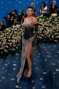 KylieJenner_MetGala2025_HQPics.Space_2032fe3dd61231875a2