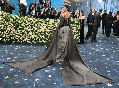 KylieJenner_MetGala2025_HQPics.Space_2080c94ed44d5bf4d67.jpeg