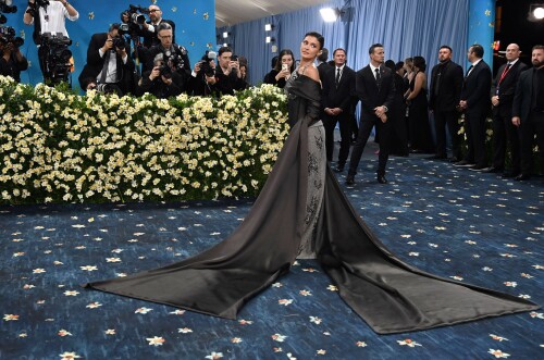 KylieJenner_MetGala2025_HQPics.Space_209373ff06a7da27ba7.jpeg