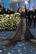 KylieJenner_MetGala2025_HQPics.Space_209373ff06a7da27ba7