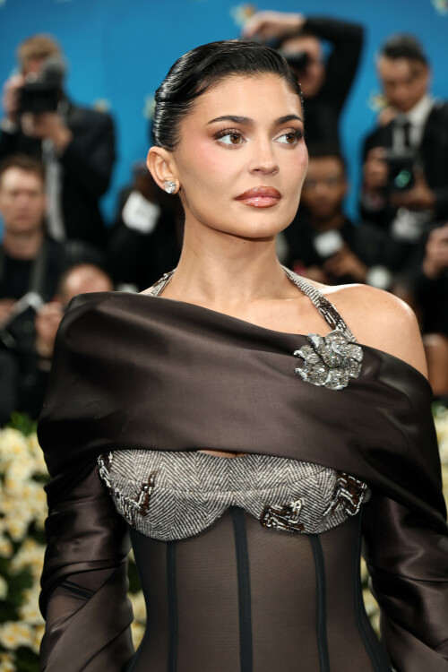 KylieJenner_MetGala2025_HQPics.Space_2149d902bf1baee525e.jpeg