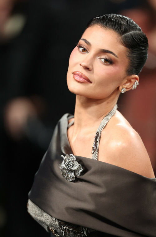 KylieJenner_MetGala2025_HQPics.Space_2237a5880fa0a96c5f3.jpeg