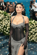 KylieJenner_MetGala2025_HQPics.Space_22647806546fb21f10c
