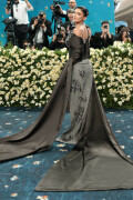 KylieJenner_MetGala2025_HQPics.Space_230b65c1f3da5b1b28e