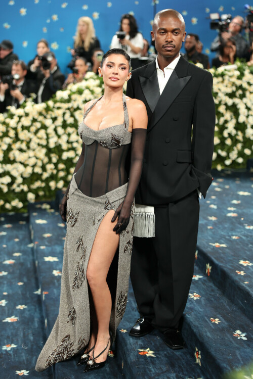 KylieJenner_MetGala2025_HQPics.Space_243fc36a024d4cb7c9.jpeg