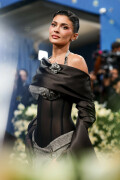 KylieJenner_MetGala2025_HQPics.Space_2455a335dfb3c3aa7b9