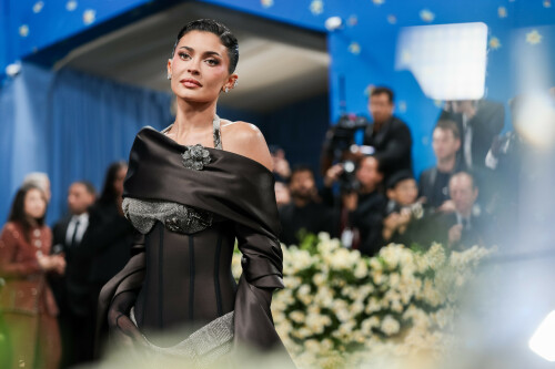 KylieJenner_MetGala2025_HQPics.Space_259192f340e1ae52818.jpeg